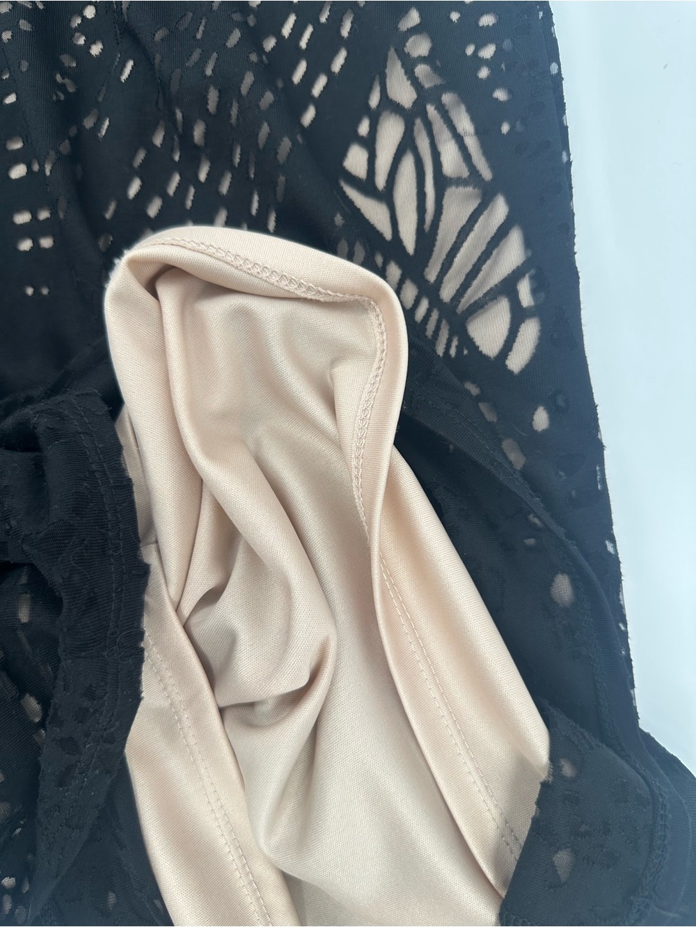 Carmen Marc Valvo Black Lace Sheath Dress Medium Nude Lined Midi Cocktail 1240 - Picture 10 of 10